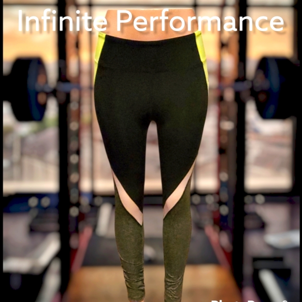 Athletic style leggingd Size medium.